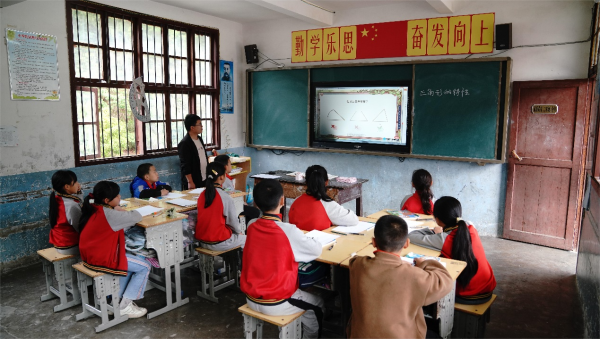 江苏配资网 佳期投资：步履不停 以公益之心传递温暖力量