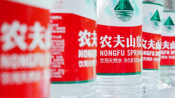 恒利决策 农夫山泉上半年净利增22%: 茶饮产品收入增近两成, 包装饮用水业务回暖