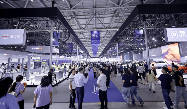 涨中宝 全新问界M7亮相2025智博会 赛力斯全方位展示智能化实践成果