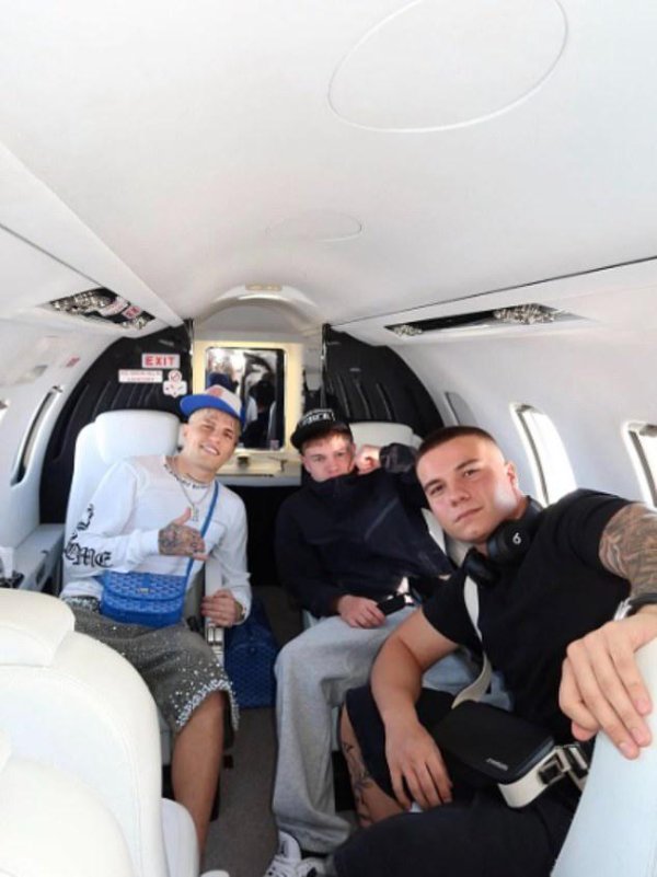 通盈证券 曼联球迷辱骂加纳乔弟弟，对方回应：体重150kg就去健身别冲浪